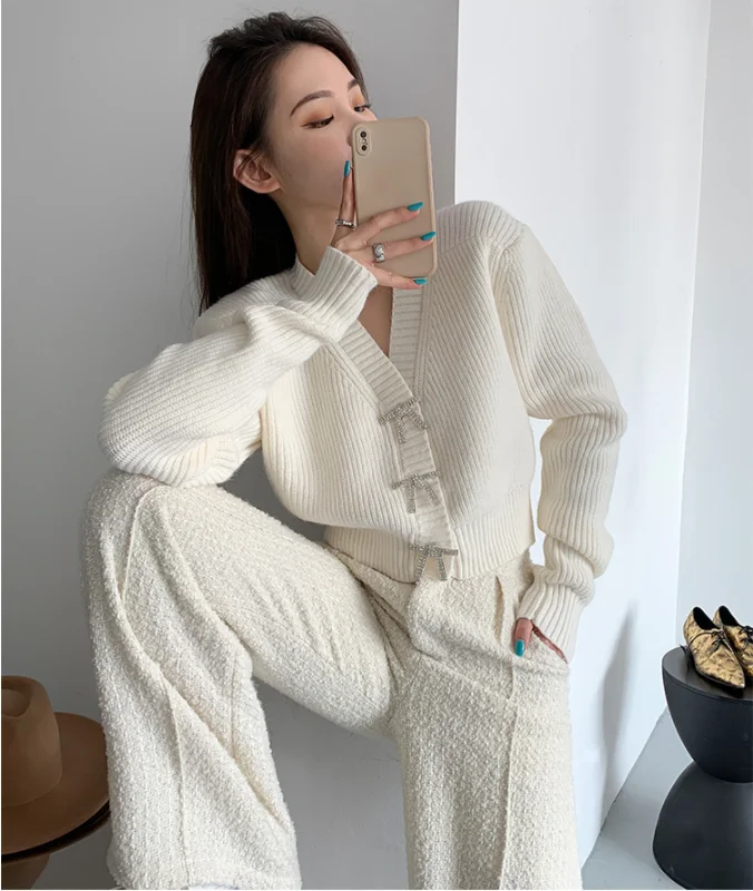 Autumn And Winter Clothing 2023 Fashion Trend Ladies French Retro Knitted Cardigan V-neck Long-sleeved Solid Color Sweater