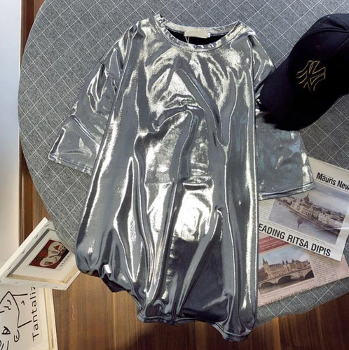 Camiseta de manga corta para mujer, ropa informal de gran tamaño, con cuello redondo, color blanco y dorado brillante, para verano