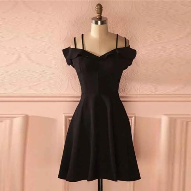 

Simple Black Homecoming Dresses Spaghetti Straps Sleeveless Prom Gowns Satin A-line Mini Party Dresses Graduation Gowns