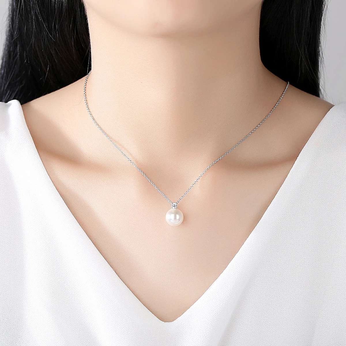 LUOTEEMI Round Imitation Pearl Pendant Necklaces for Women Fashion Jewelry Wedding Bridal Accessories Friend Christmas Gift