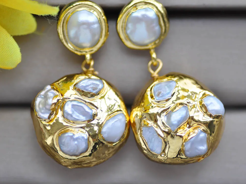 Z10308 26mm (big-leaf hydrangea) White Baroque Pearl gold-plating Dangle Earring