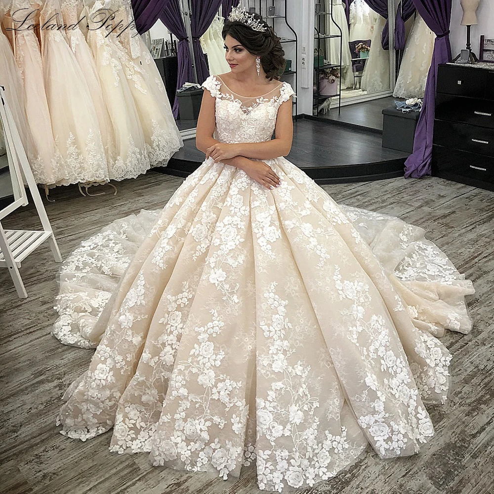 

Lceland Poppy Ball Gown Lace Wedding Dresses Scoop Neck Floor Length Bridal Gowns with Royal Train