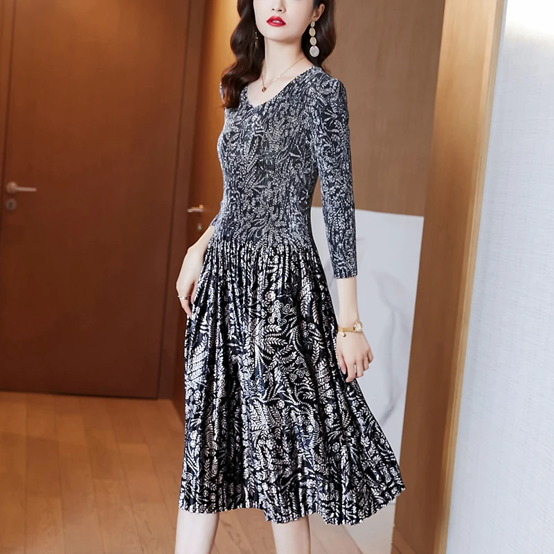 2024 Elegant Bodycon Party Vestido Women Floral Velvet Warm Midi Pleated Dress Autumn Winter Korean Vintage Casual Elastic Dress