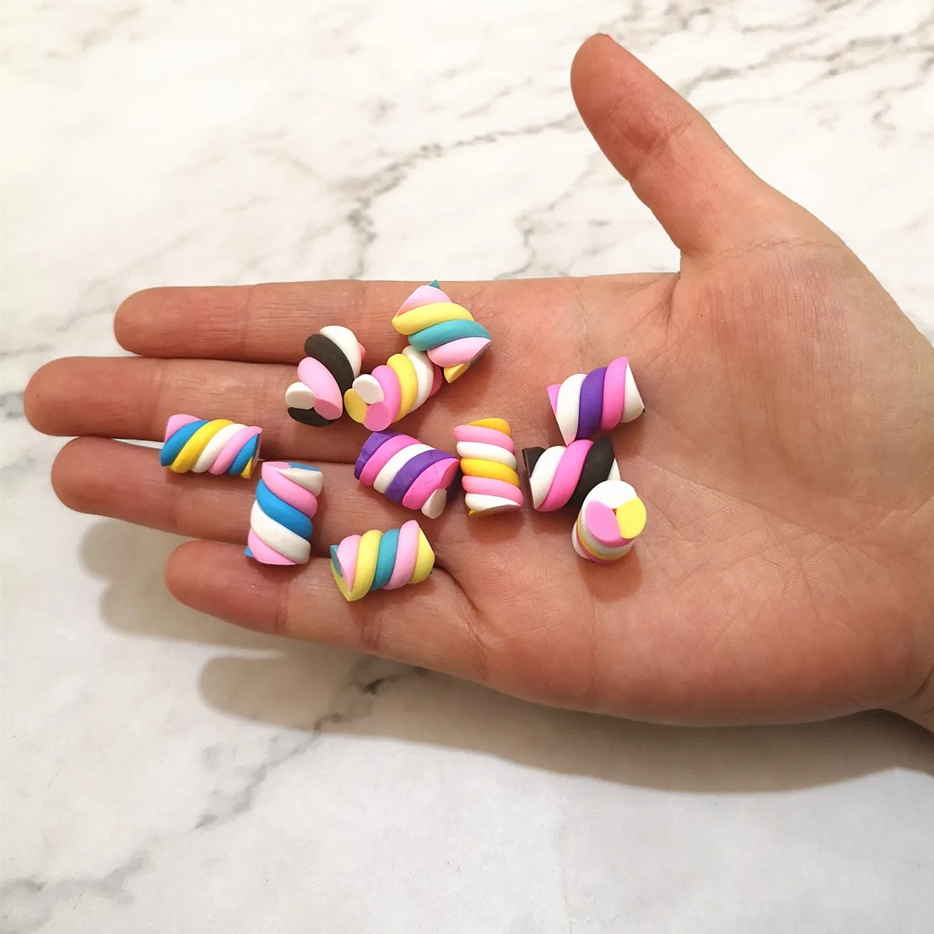 10 stücke Kawaii Spirale Marshmallow Süßigkeiten Polymer Clay Cabochon Flatback Für DIY Telefon Dekoration – Detail 1