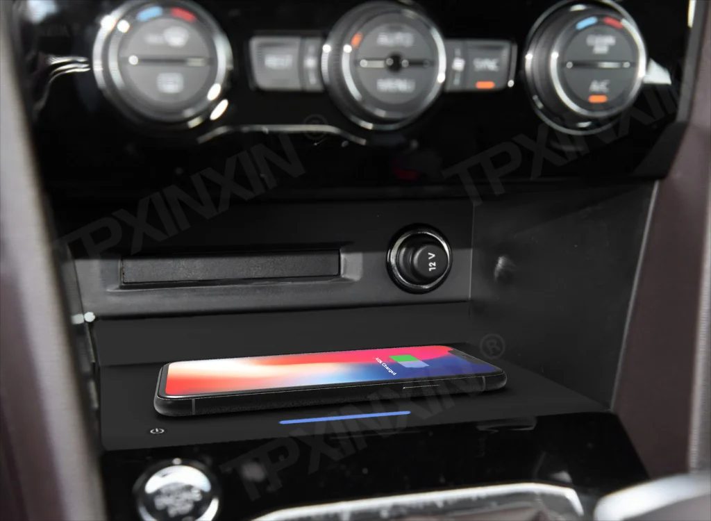 QI Car Wireless Charger For Volkswagen Tiguan 2017 2018 Intelligent Infrared Fast Wireless Charging Car Phone Holder For Iphone