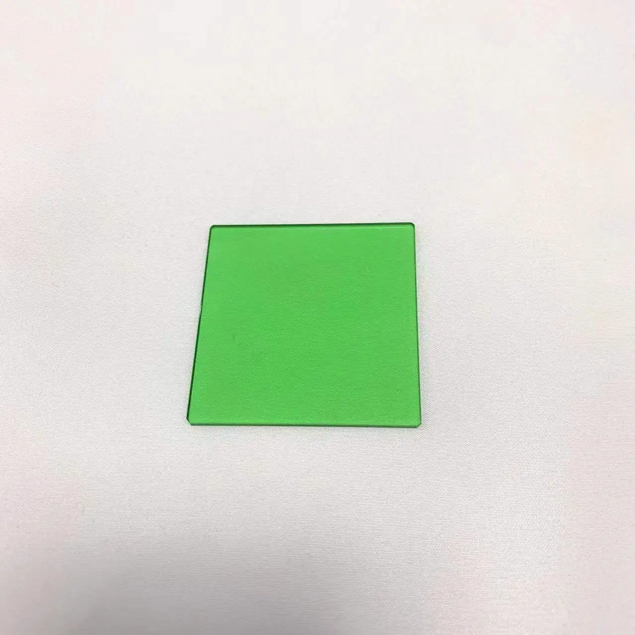 Custom Size Square 400nm To 2500nm Visible And IR High Pass Green Color Glass Type LB10 For Protect Window