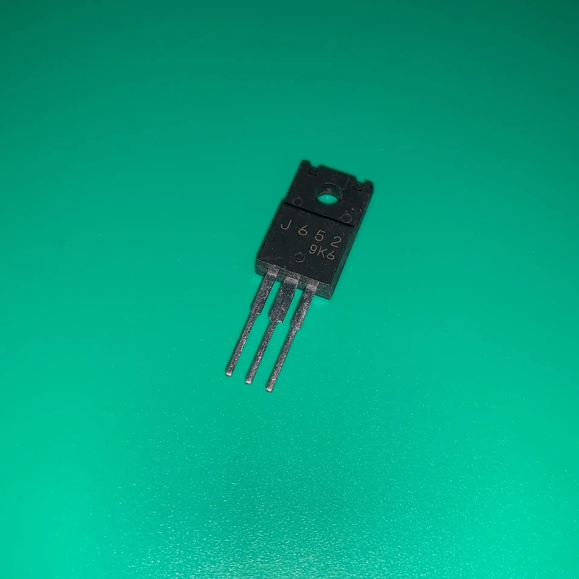 

10pcs/lot 2SJ652 TO-220F J652 MOSFET P-CH 60V 28A TO-220FP-3 2SJ652-TH 652