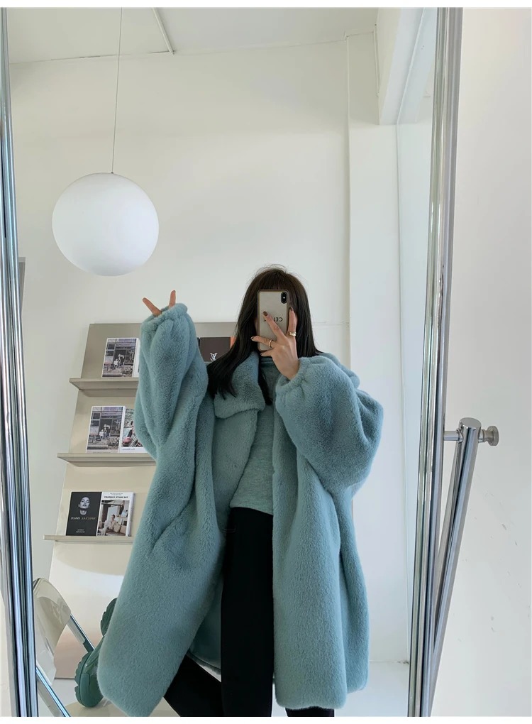 Lautaro Winter Long Oversized Warm Soft Fluffy Faux Fur Coat Women Drop Shoulder Long Sleeve Casual Loose Korean Fashion 2021