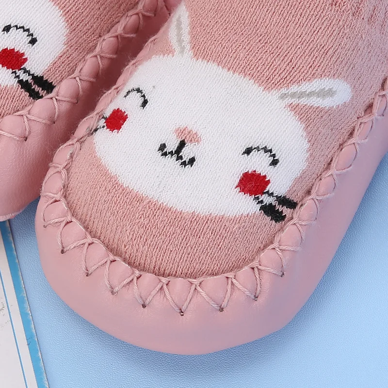 Kleinkind Innen Socke Neugeborenen Prewalker Kinder Baumwolle Socken Winter Dicke Terry Baby Mädchen Socke Gummi Sohle Infant Lustige Cartoon Socke