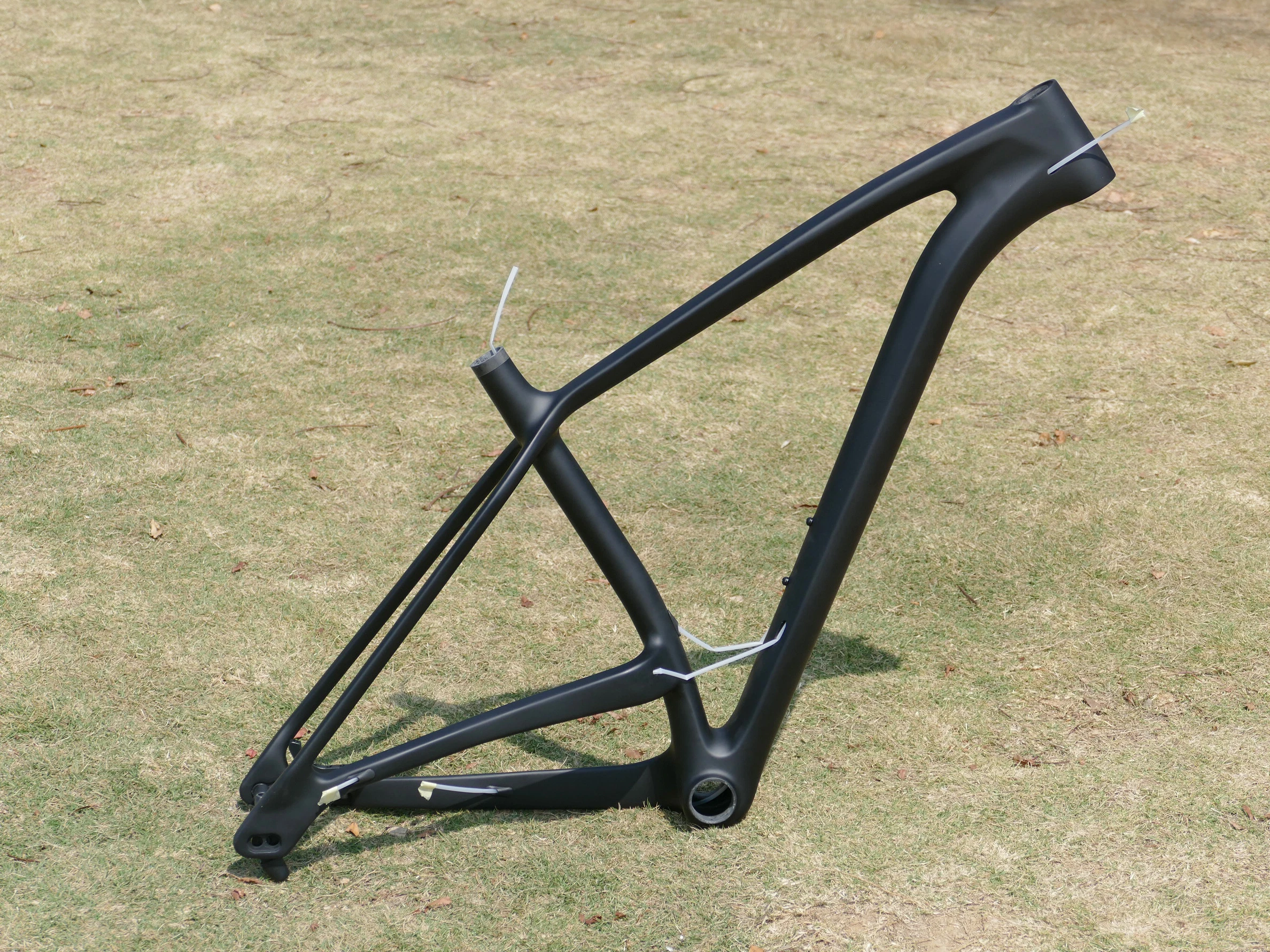 

Full Carbon UD Matt Matte 29ER Plus Boost Mountain Bike Frame MTB 148 * 12mm Thru Axle MTB Bicycle Frame 17" / 19" / 21"