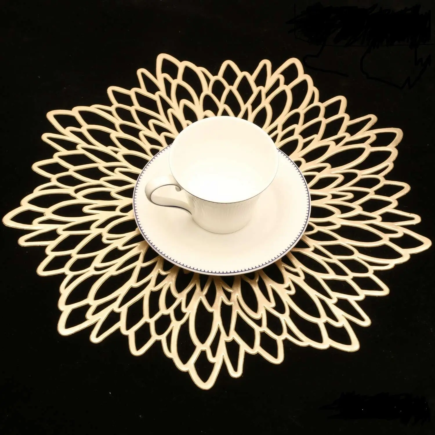 QQY 10 Pezzi Tovagliette Rotonde Oro, Tovagliette PVC Oro, Tovagliette Rotonde Scavate, Tovagliette Rotonde Lavabili per Hotels Cucina Tavolo (Nero