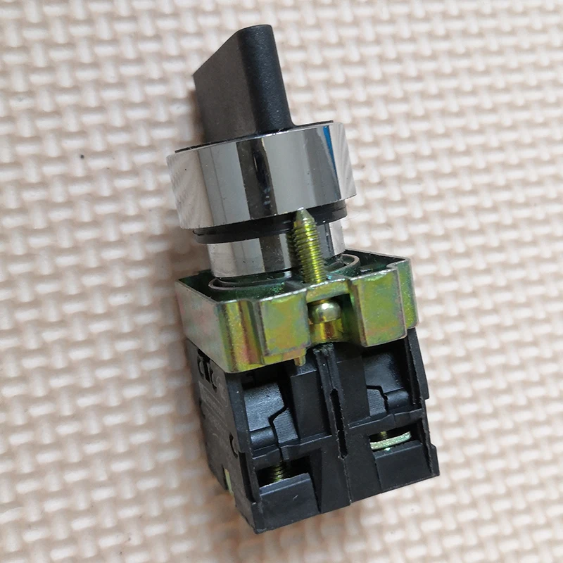 ZB2-BE101C مفتاح مقبض 22 مللي متر الإغلاق 2 لا 3 الوظيفة الروتاري محدد مفاتيح 240V