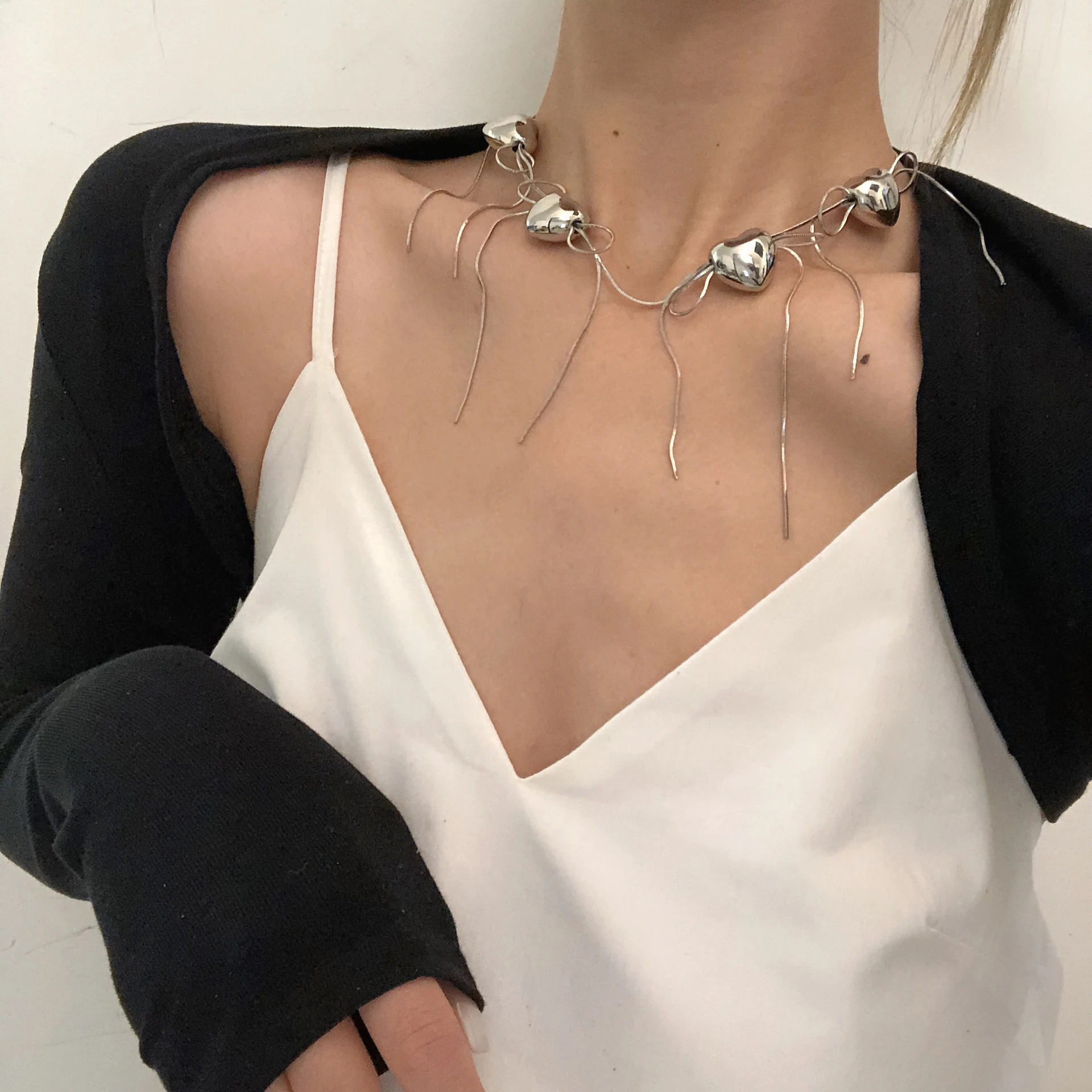 SRCOI Fashion Three Dimensional Heartshape Tassel Short Chokers Silver Color Puffed Love Charm Statement Collar Necklace 2021