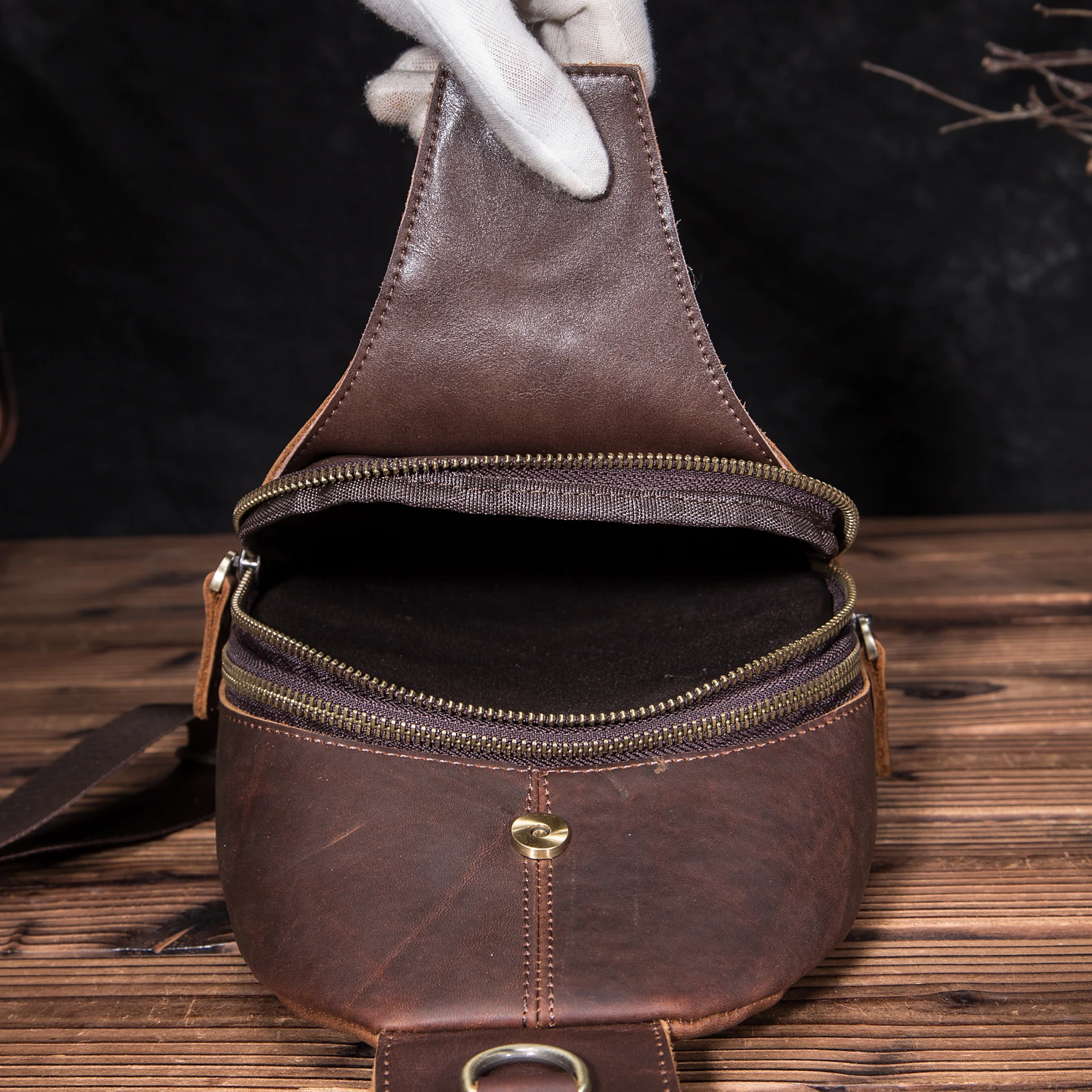 Men Crazy Horse Leather Casual Fashion Triangle Chest Sling Bag Design Daypack One Shoulder Crossbody Bag Male 6601-d