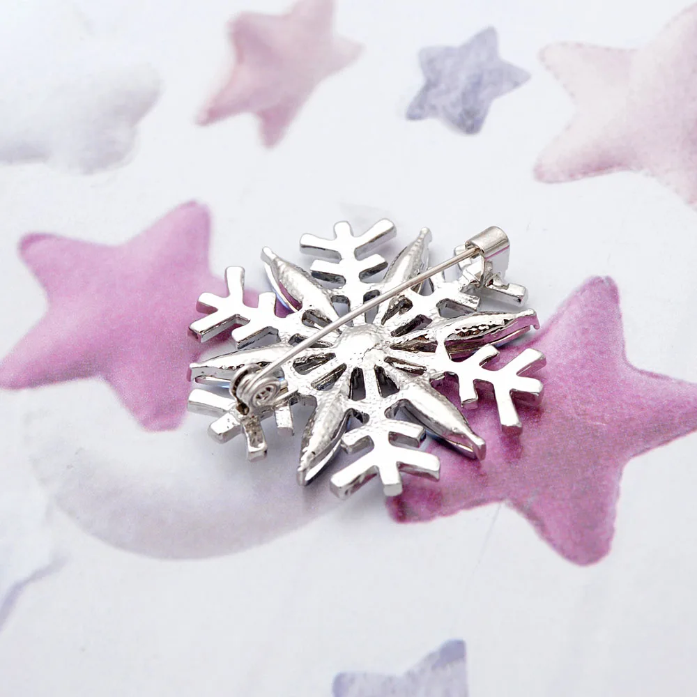 CINDY XIANG 2 Styles Avaibale Rhinestone Snowflake Brooch Autum Winter Design Fashion Party Pin High Quality Accessories