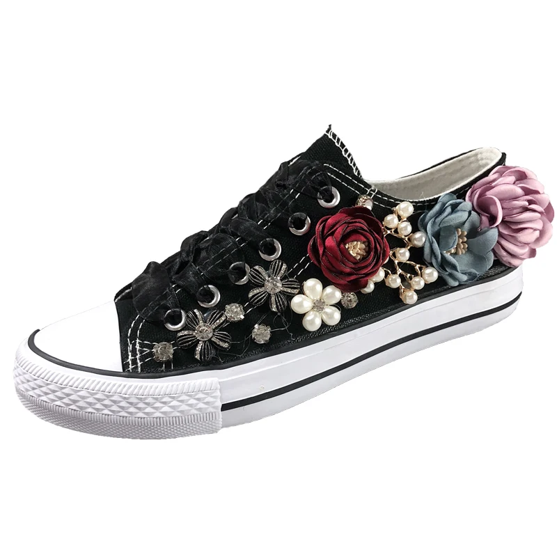 2023 Leinwand Schuhe Student koreanische Version Strass Blume Schnürung niedrige Top Schuhe weiße Schuhe faule Freizeit flache Frau Turnschuhe