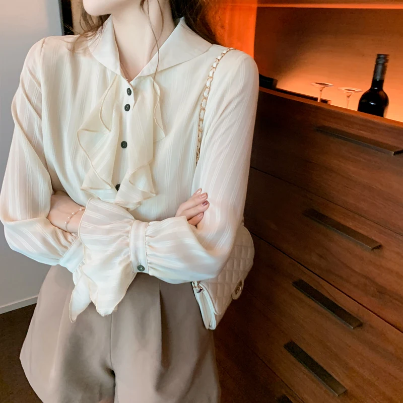 Top Femme 2021 Frühling und Herbst Neue Französisch Shirt Frauen Retro Blütenblatt Hülse Chiffon Hemd Top Revers Rüschen Taste Mode blusen