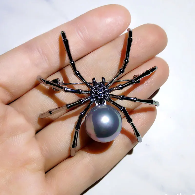 Exaggerated black white spider creative brooch men women party clothes scarf accessories pin brooches gift