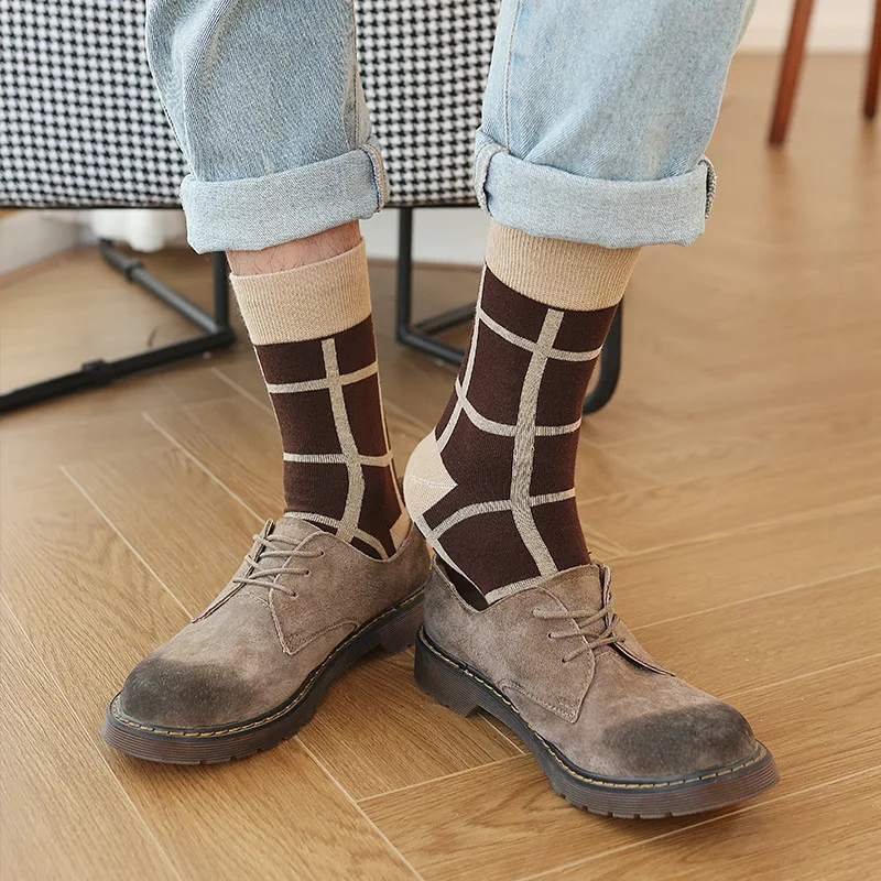 Striped Plaid Socken Mann Business Stil Flut Mode Streetwear England Retro Wind Baumwolle Lange Socketing Mann Herbst Winter Neue