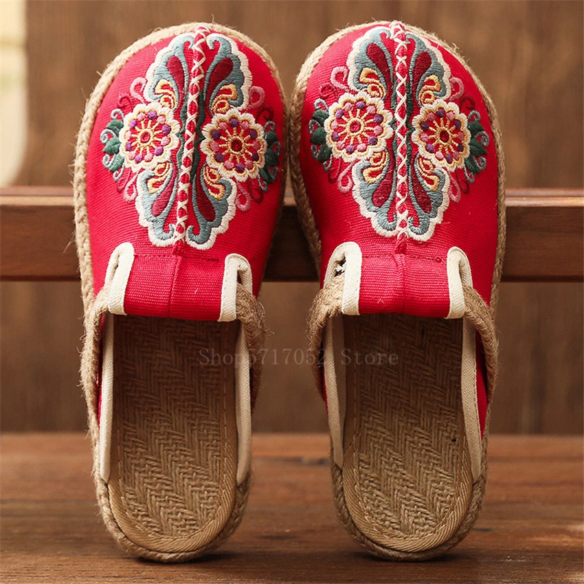 Chinese Traditional Ethnic Style Floral Embroidered Slip-on Slippers Women Flats Round Hand Made Weave Slingbacks Straw Shoes