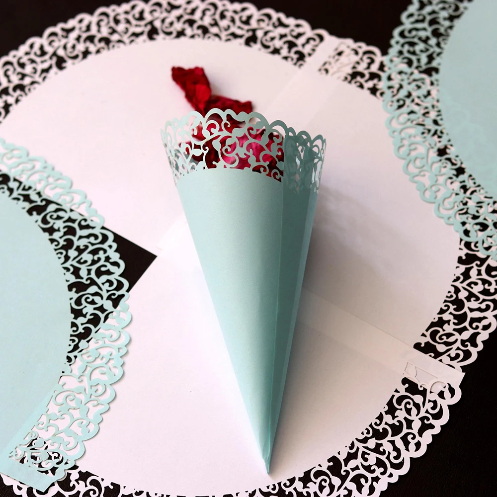 50Pcs Lace Flowers Paper Wedding cones Candy Holder White Blue Wedding Confetti Paper Cup DIY Cups Party Decorative Accessories