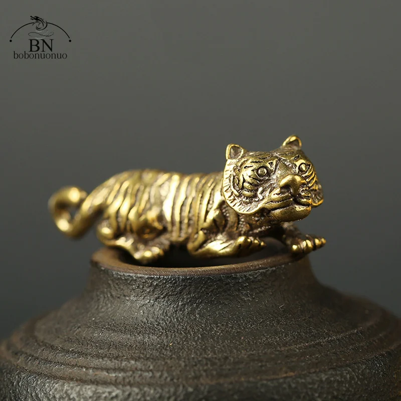 Copper Tiger Small Ornaments Retro Brass Chinese Zodiac Animal Tiger Statue Figurines Keychains Pendants Antique Home Desk Decor
