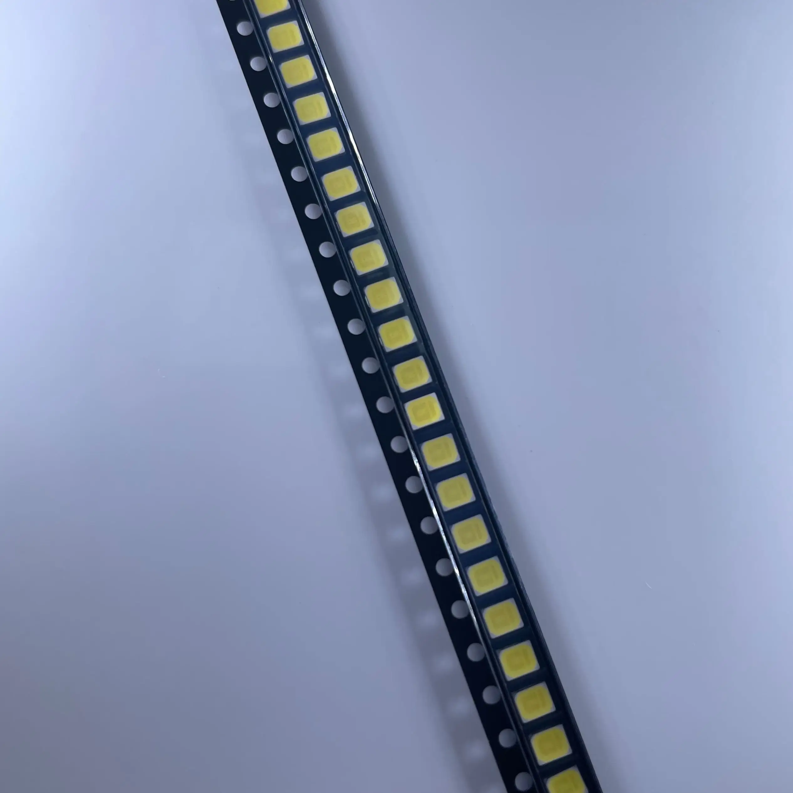 

4000pcs/roll 2835 STW8A2PD U0A22YIH 3V1W 6500K135LM CRI80 LED SMD