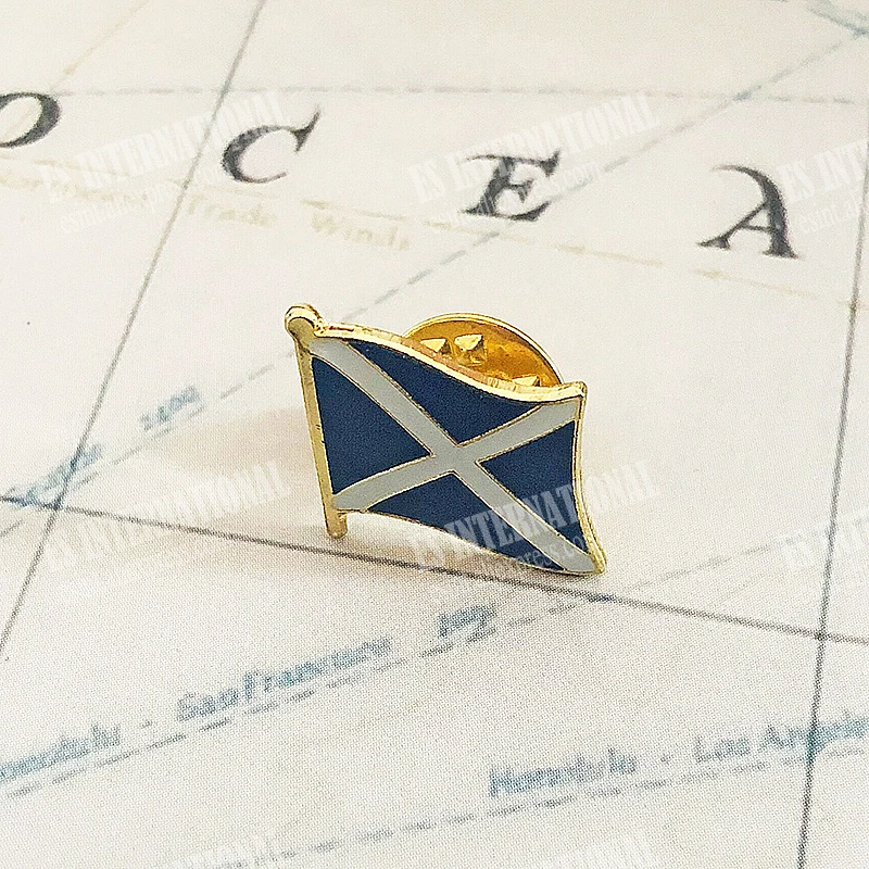 Scotland National Flag Lapel Pins Crystal Epoxy Metal Enamel Badge Paint Brooch Souvenir Suit  Personality  Commemorative Gifts