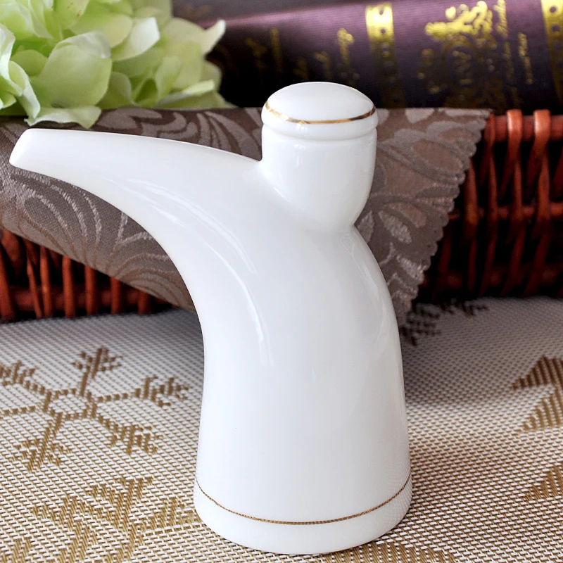 

Bone china vinegar pot ceramic soy sauce pot kitchen oil pot seasoning oil bottle restaurant creative ceramic household seasonin