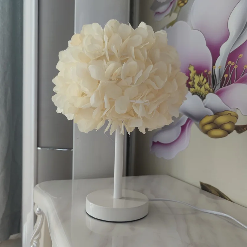 Modern minimalist princess girl romantic warm bedroom bedside lamp wisteria flower lamp