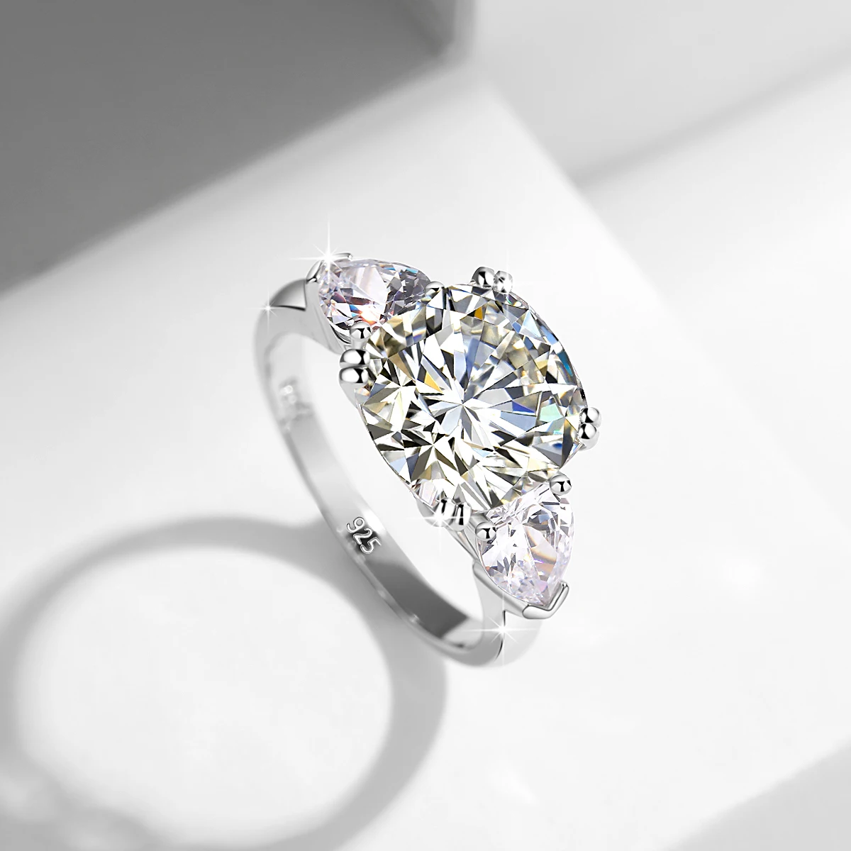 Massiver 5-Karat-Kissen-Moissanit-Verlobungsring für Damen, D-Farbe, Sterling Silber 925 mit großem Stein, zertifizierter Luxusschmuck – Detail 3