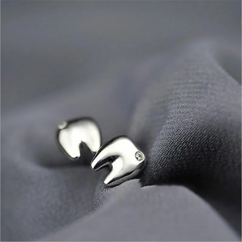 New Fashion Creative Shiny Tooth Personality 925 Sterling Silver Jewelry Not Allergic Crystal Popular Stud Earrings E073