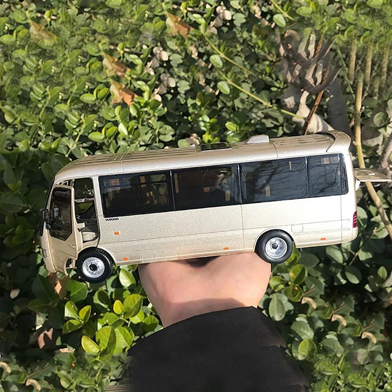 Original 1:32 Yutong T7 CMB Commercial Bus Bus Yutong Coaster Bus Model Car Model Collection