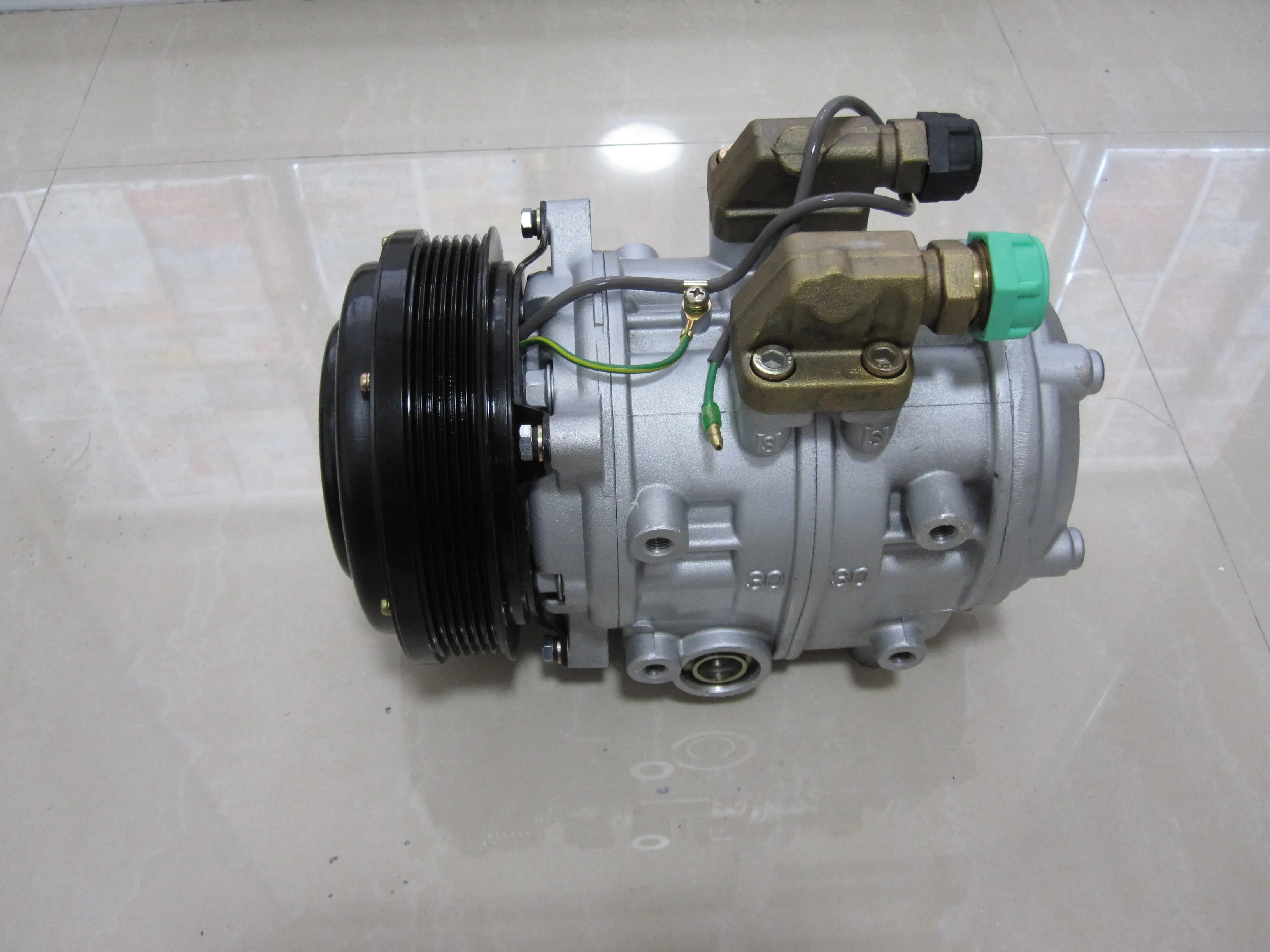 Compresseur 10P30C Original pour système de climatisation Van / Minibus