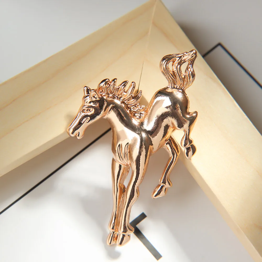 Horse Shape Brooch Animal Metal Brooch Lapel Pin Women Men Suits Accessories Elegant Jewelry Gift Badge