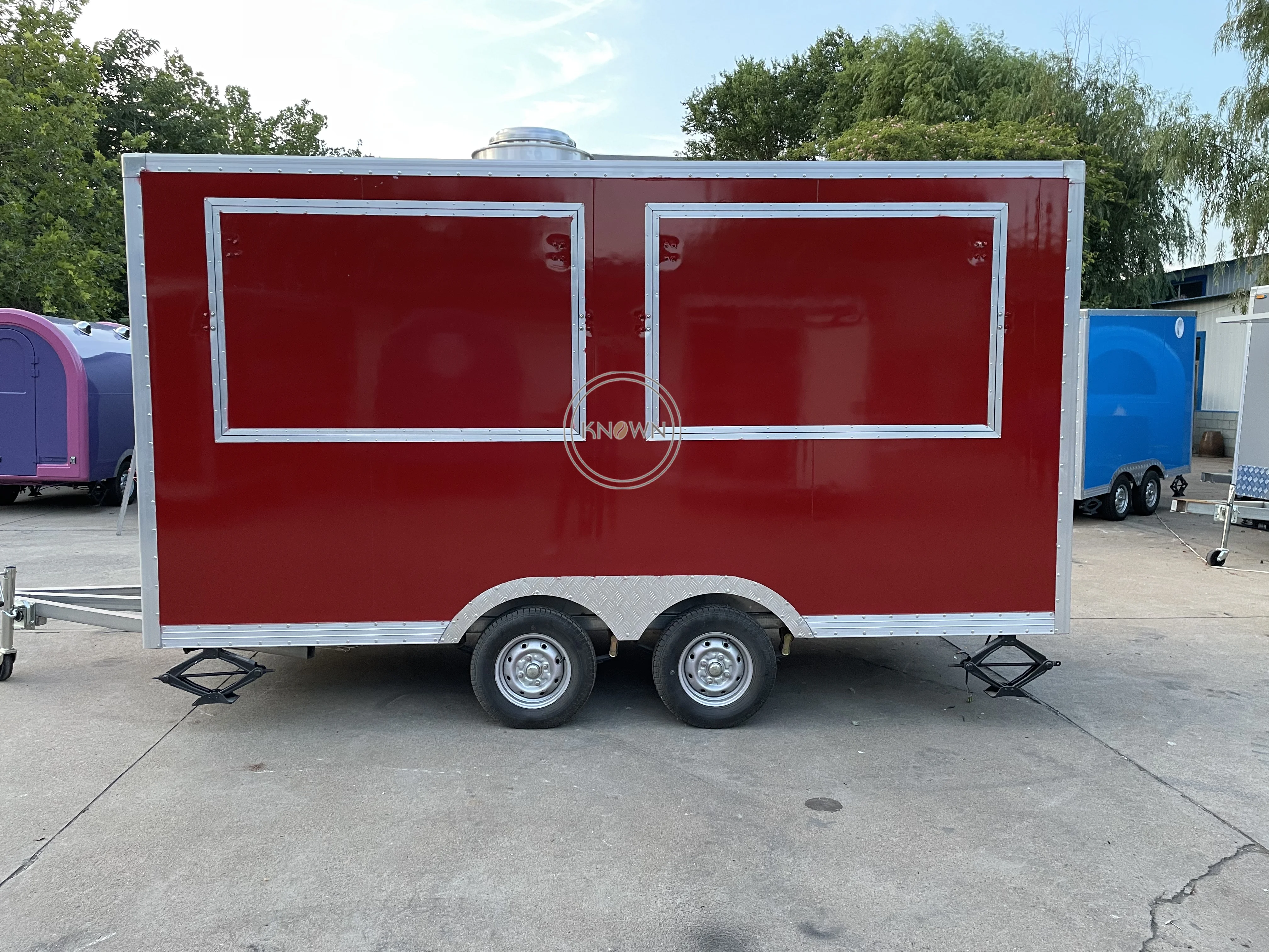 Frigorifero del contatore del rimorchio di colore rosso del gelato dello spuntino della via del camion dell'alimento con il carrello dell'alimento della stufa