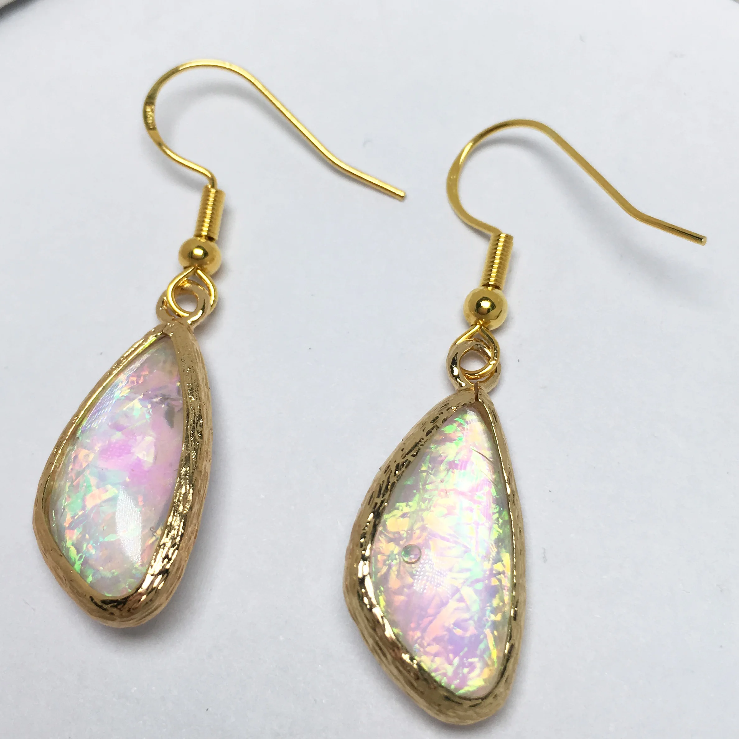 Fashion Women Handmade Natural Stone Scallop Faux Opal Earrings 11x23mm