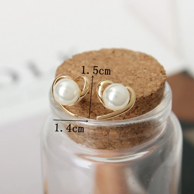 Exquisite Heart Simulated Pearl Stud Earrings For Women Elegant Fashion Classic Small Cute Earring Jewelry Girl Mujer Brincos