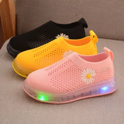 Dziecięce siatka powietrzna LED lekkie buty sportowe letnie oddychające chłopcy dziewczęta Luminous Daisy Flower Sneakers dzieci maluch dziecko XZ19094