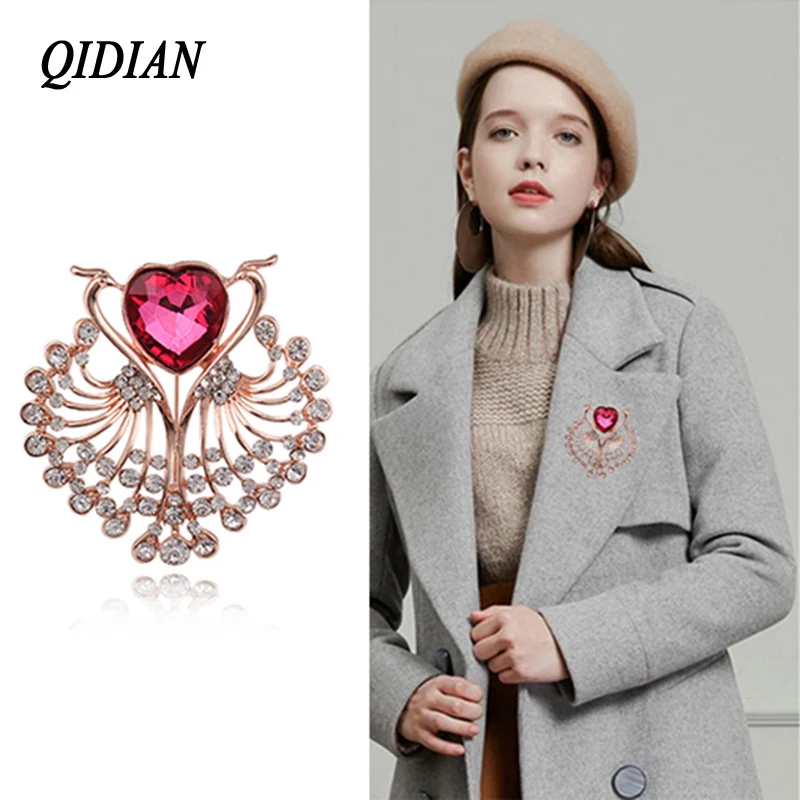 QIDIAN Europe America Hot Selll Exquisite Fashion Rhinestone Animal Brooch Jewelry Male Female Coat Clothing Accessories Gift