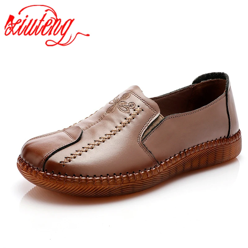 

Xiuteng 2020 autumn new products embroidered leather casual mother shoes, soft sole, soft surface, hand-sewn flat women's Flats