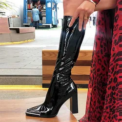 Decorazioni in metallo Punta Quadrata Delle Donne Stivali Lunghi Elastici Stivali Al Ginocchio In Pelle Verniciata di Alta Boot 9 CENTIMETRI Grosso Tacco Alto Botas Mujer