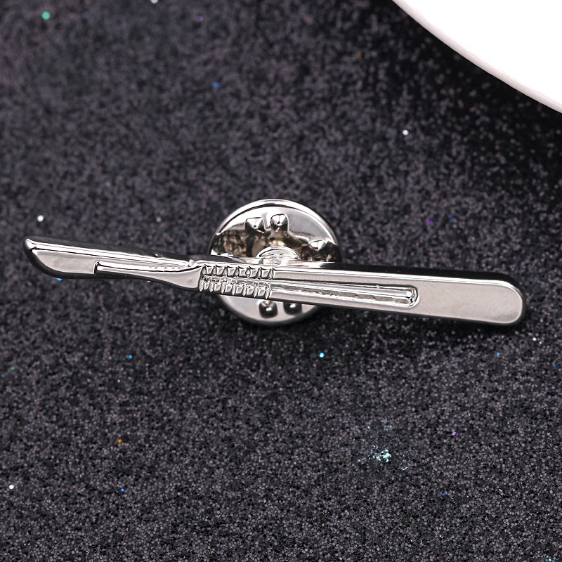 Scalpel Brooch for Surgeon Doctors Student Metal Anatomy Surgical Tools Pin Buckle Medical Jewelry Graduation gift