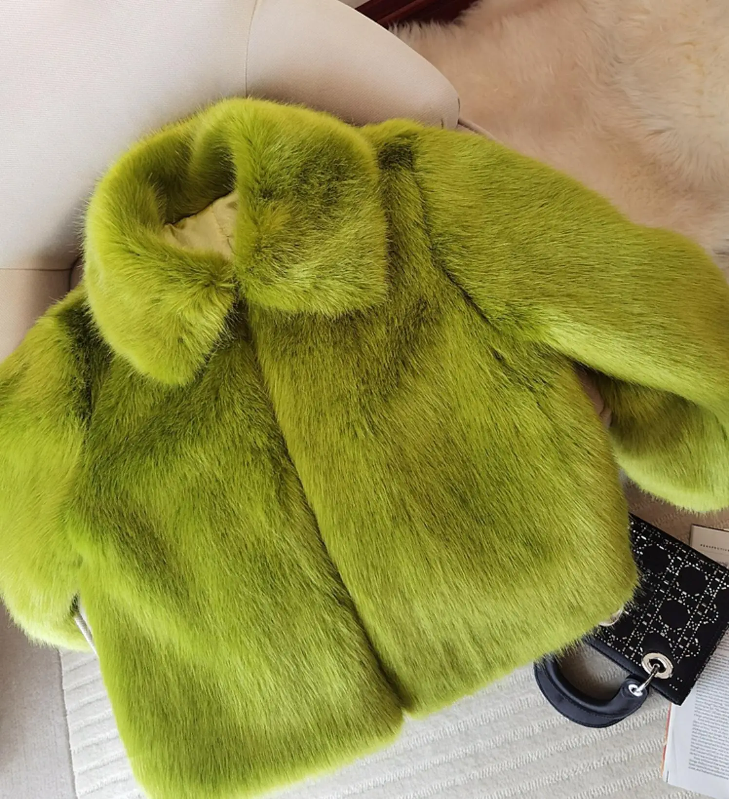 Winter Turn down Collar Lapel Hairy Shaggy Soft Faux Fur Coat Green Women Long Sleeve Furry Fur Warm Jacket Short Outerwear