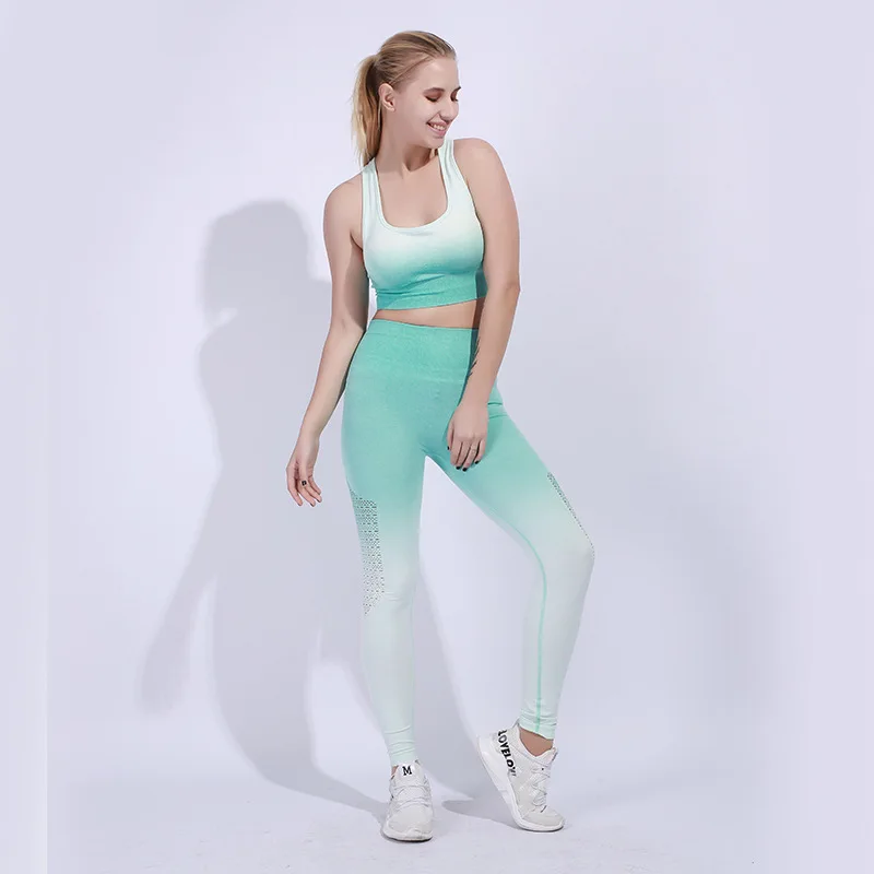 Set pakaian olahraga Ombre, tanpa kelim Set 2 potong pakaian Gym pakaian olahraga Bra kebugaran atasan pendek dan kerut pantat legging Yoga Set