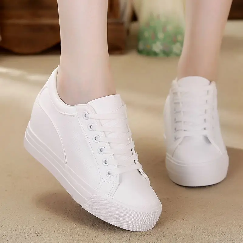 Zapatillas de deporte transpirables para mujer, zapatos de plataforma aumentada, calzado informal de ocio, zapatos vulcanizados de cuero blanco, 2022