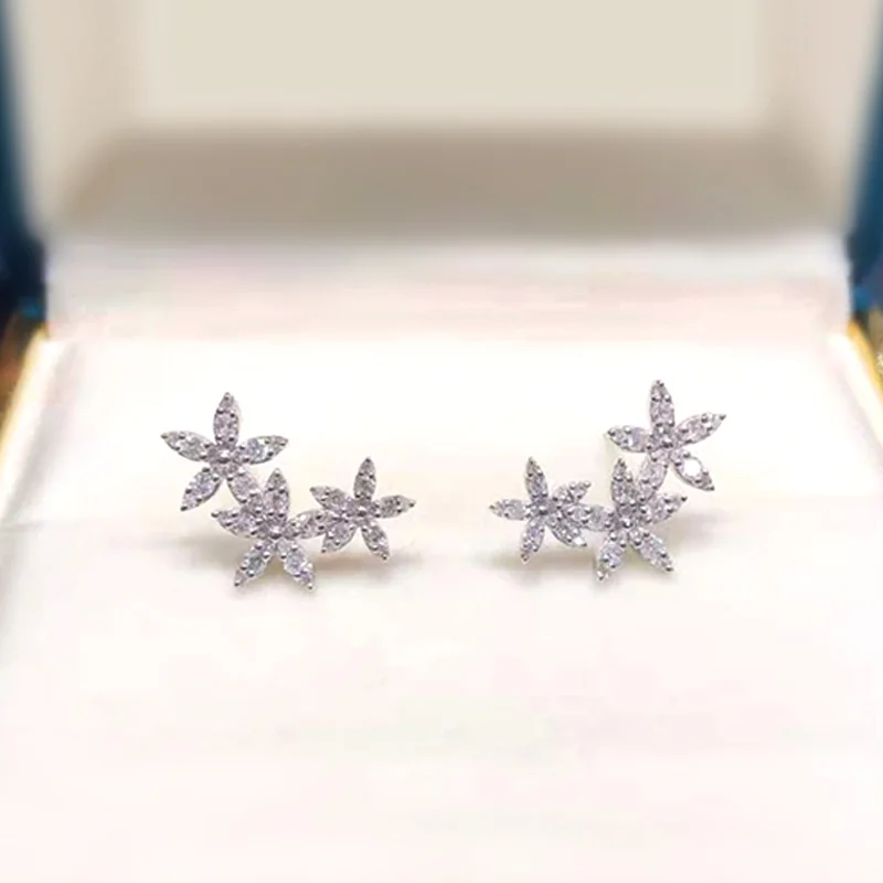 Huitan 3-blumenförmige Ohrstecker für Damen, romantisch, Hochzeit, Party, Ohrring, Piercing, hochwertige Silberfarbe, neuer trendiger Schmuck