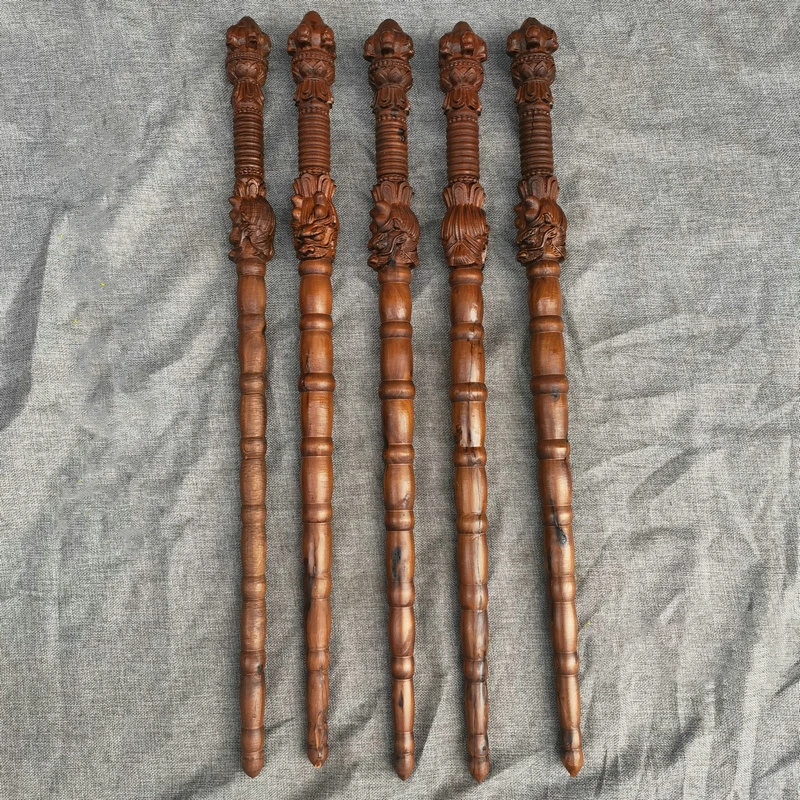 

Taoist supplies, jujube wood beating God whip, dragon head style, Jiang Taigong holding whip, Taoist town altar magic instrument