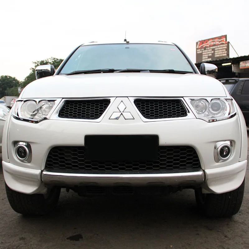 A pair Replacement Plastic upper front grill grille mesh for Mitsubish Montero pajero sport 2008 - 2015