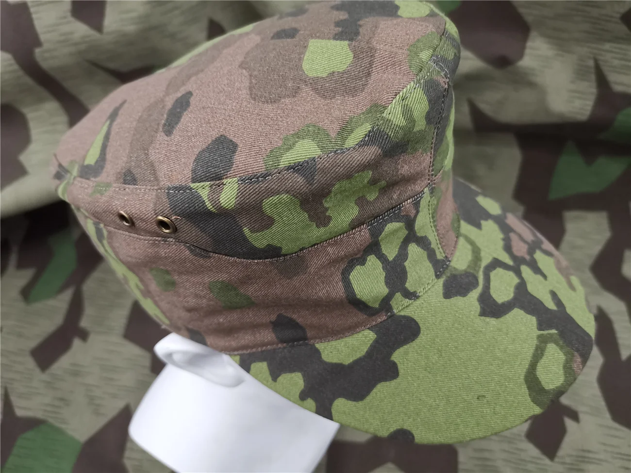 WW2 E.M.D German .M43 hat . Camouflage 1